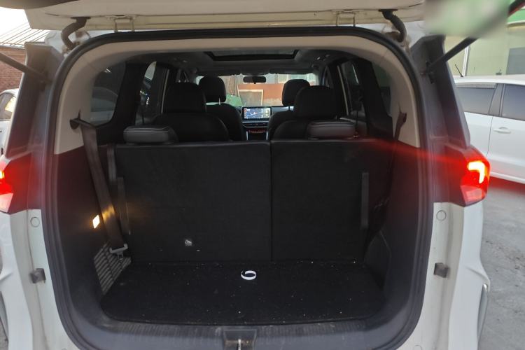 Used SAIC MAXUS EUNIQ 5 2022 Elite Edition Six-Seater
