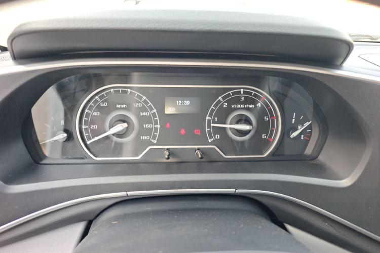 Used SAIC MAXUS Xintu V80 2024 Aotuntong Value Edition 6MT Short Wheelbase Ultra-Low Roof 127 Ps 5/6 Seats
