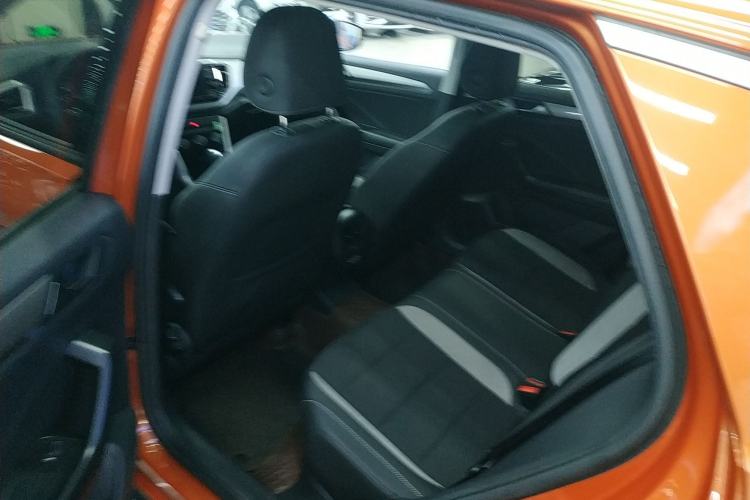 Used Volkswagen T-ROC 2020 280TSI DSG Two-Wheel-Drive Elite Version
