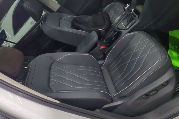 Used Volkswagen Tiguan L 2024 Outstanding Model 330TSI Automatic Two-Wheel Drive R-Line Dragon Glory Edition
