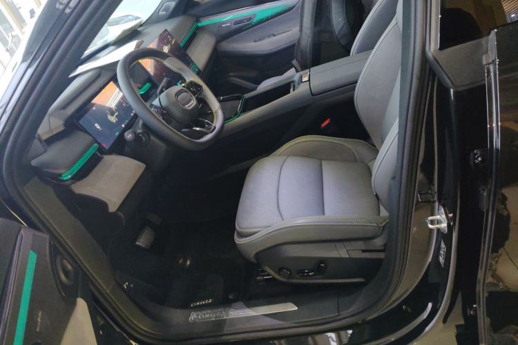 Used Lynk & Co 08 EM-P 2025 245km Ultra-Long Range Halo