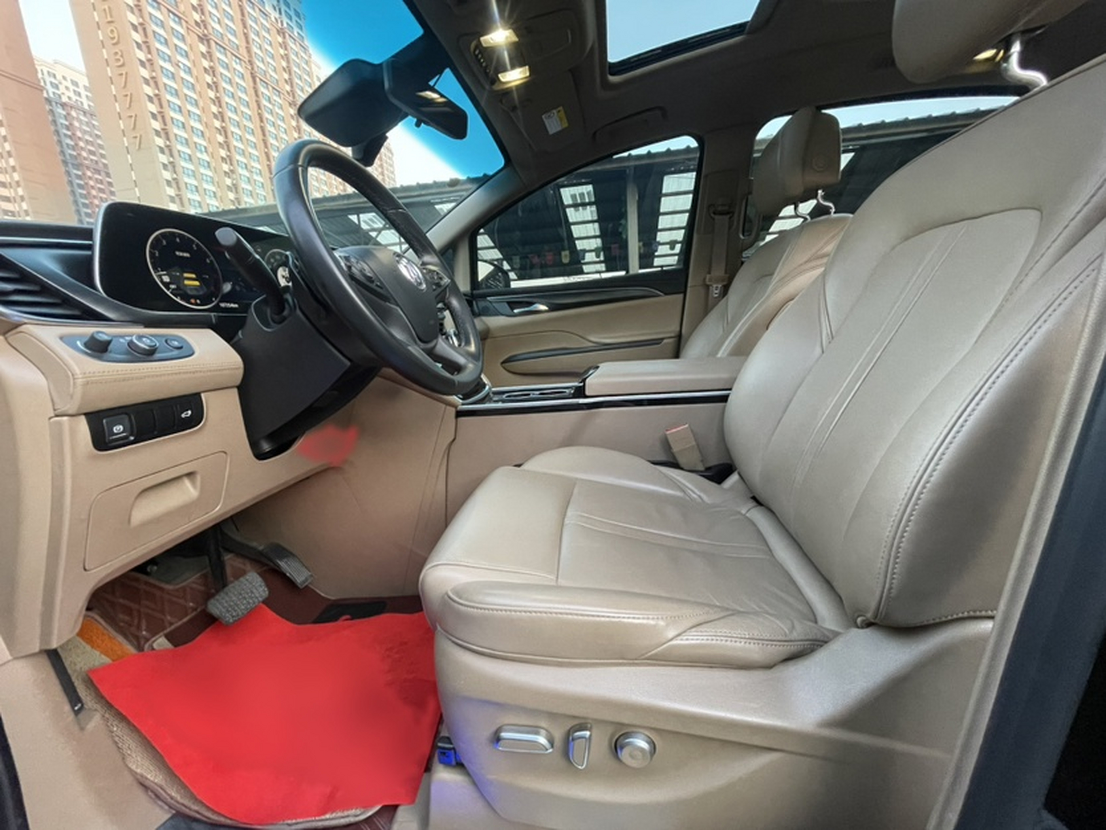 Переднее сиденье в автомобиле