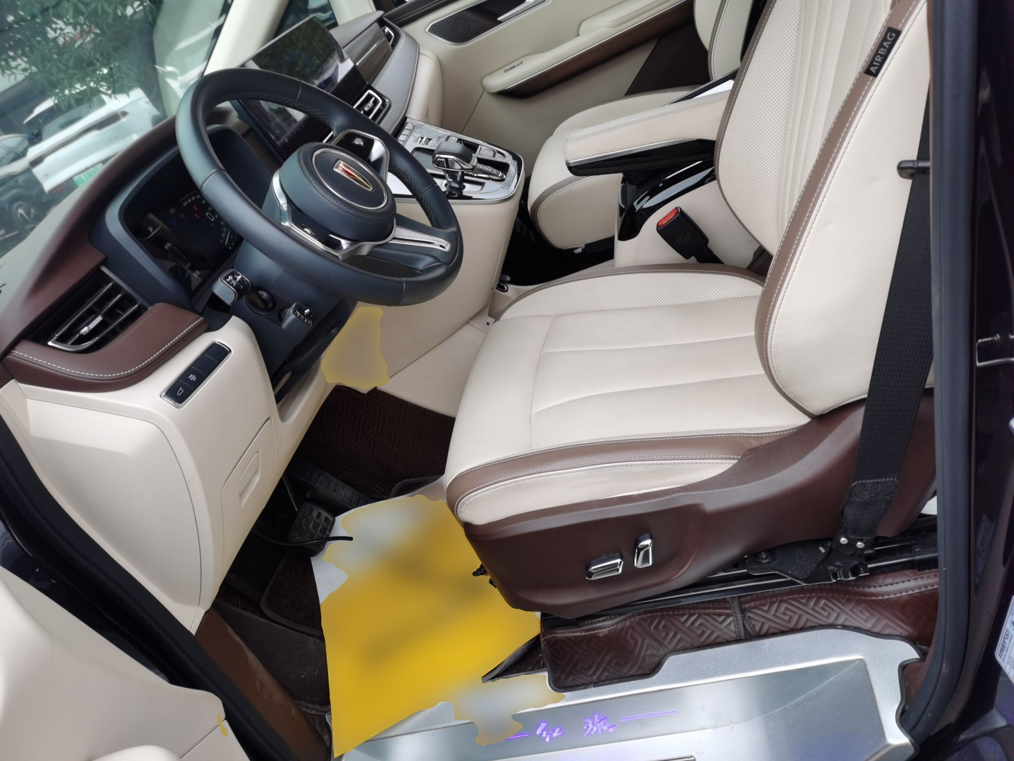 Переднее сиденье в автомобиле