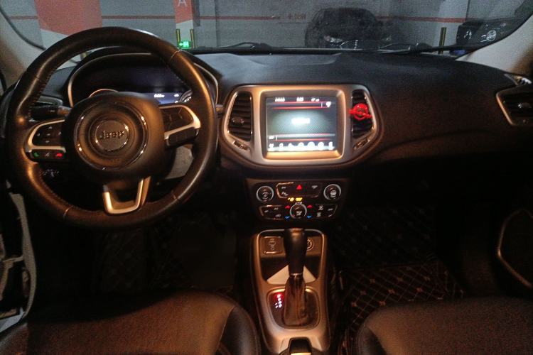 Used  Compass 2017 200T Automatic Family Edition
