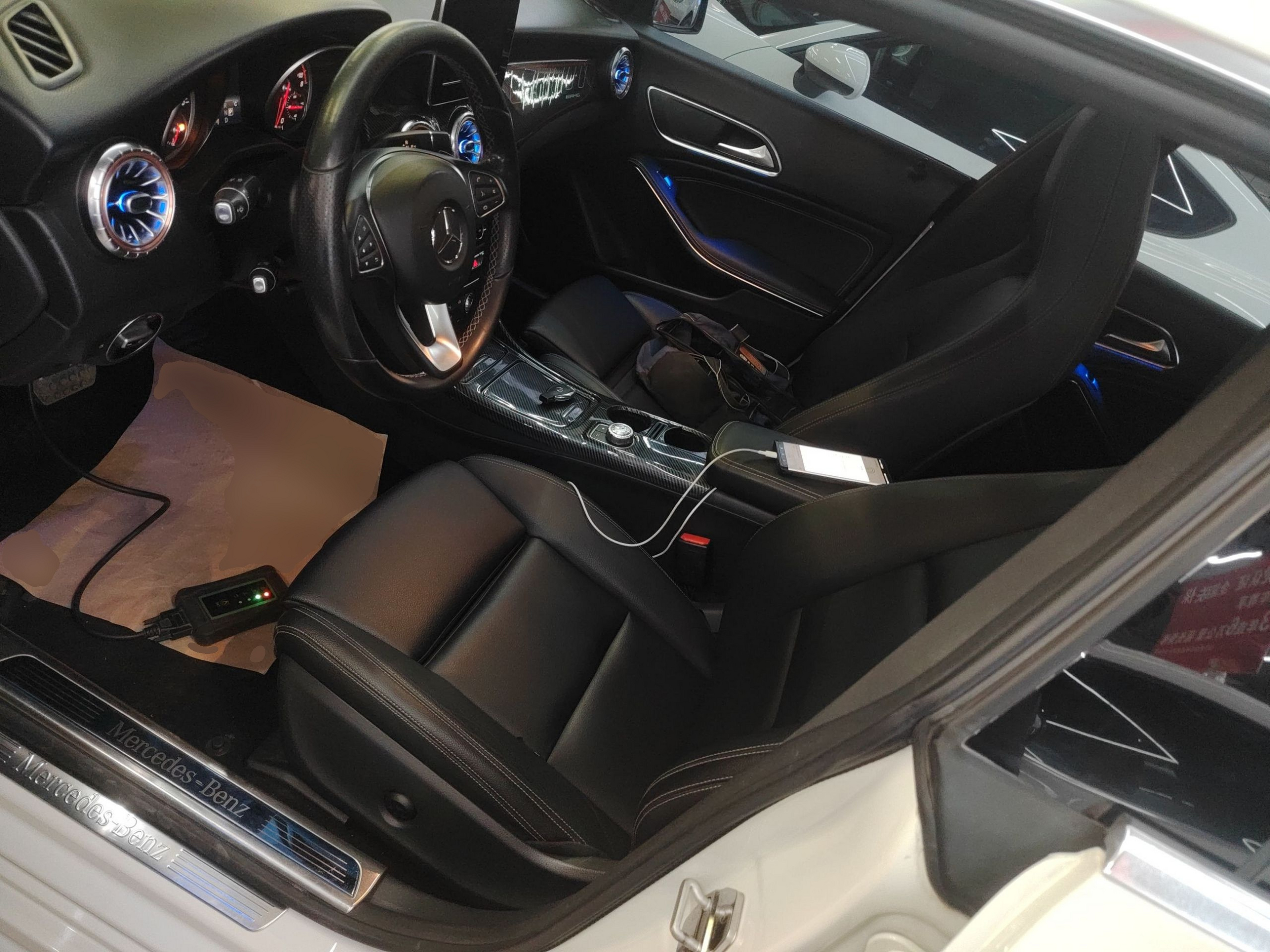 Переднее сиденье в автомобиле