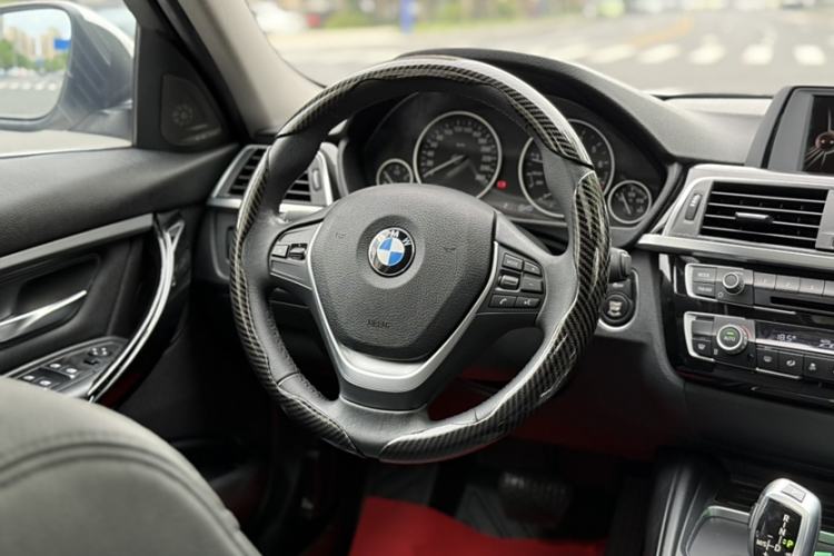 Used BMW 3 Series 2016 320Li Ambition Model
