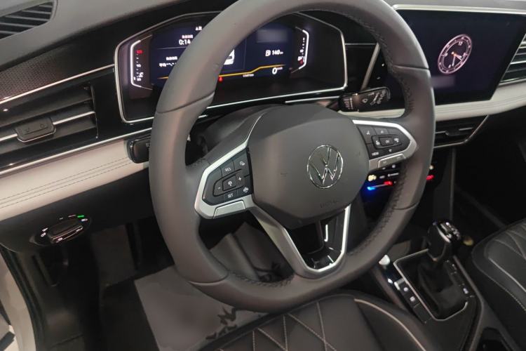 Used Volkswagen Tiguan L 2024 300TSI Automatic Two-Wheel Drive Smart Edition
