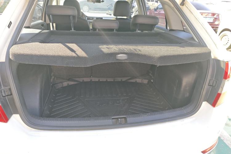 Used Skoda Rapid Spaceback 2016 Revised 1.6L Automatic Chuanxing Version
