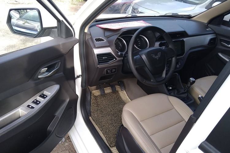 Used Wuling Hongguang 2019 1.5L S Comfort Edition China VI LAR
