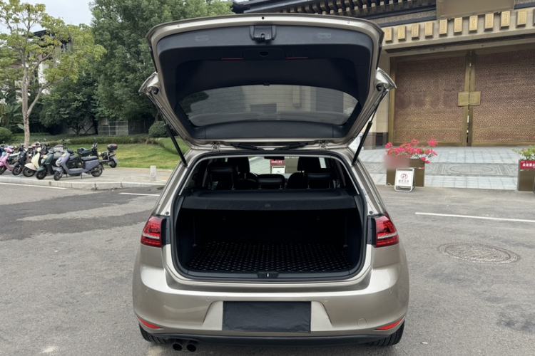 Used Volkswagen Golf 2017 230TSI Automatic Comfort Edition – Celebrating Milestone of One Million Units
