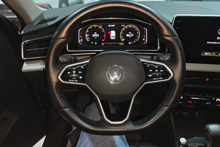 Used Volkswagen Tiguan L 2022 330TSI Automatic Two-Wheel Drive Smart Edition
