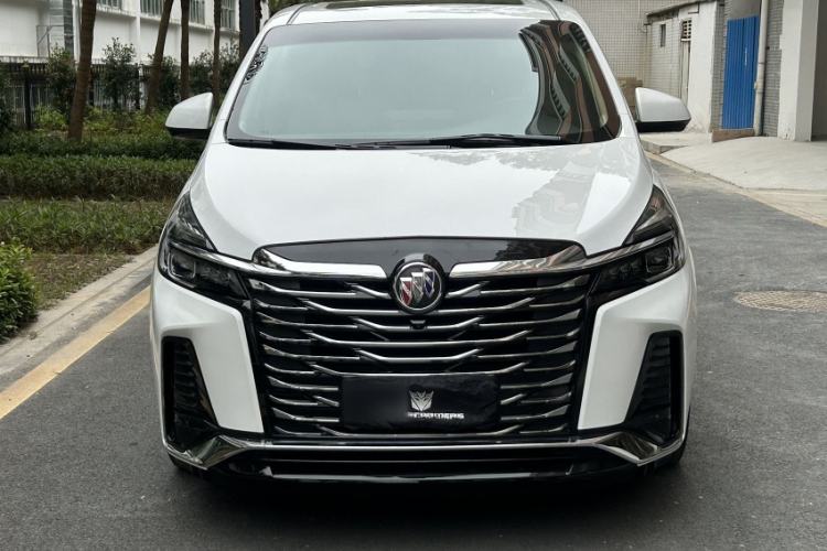 Used Buick GL8 2023 Facelifted Land Cruiser Executive Luxury Version
