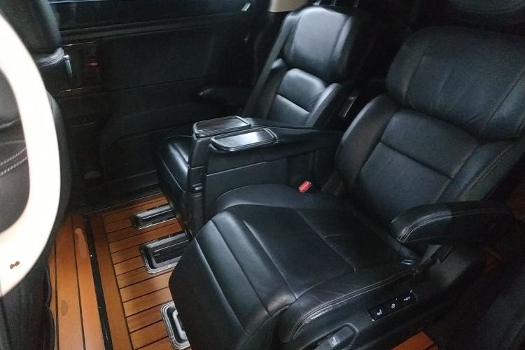 Used Honda Elysion 2016 2.4L Luxury Edition
