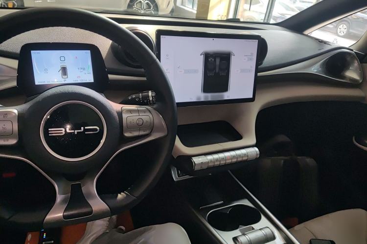 Used BYD Dolphin 2023 420 km Fashion Edition
