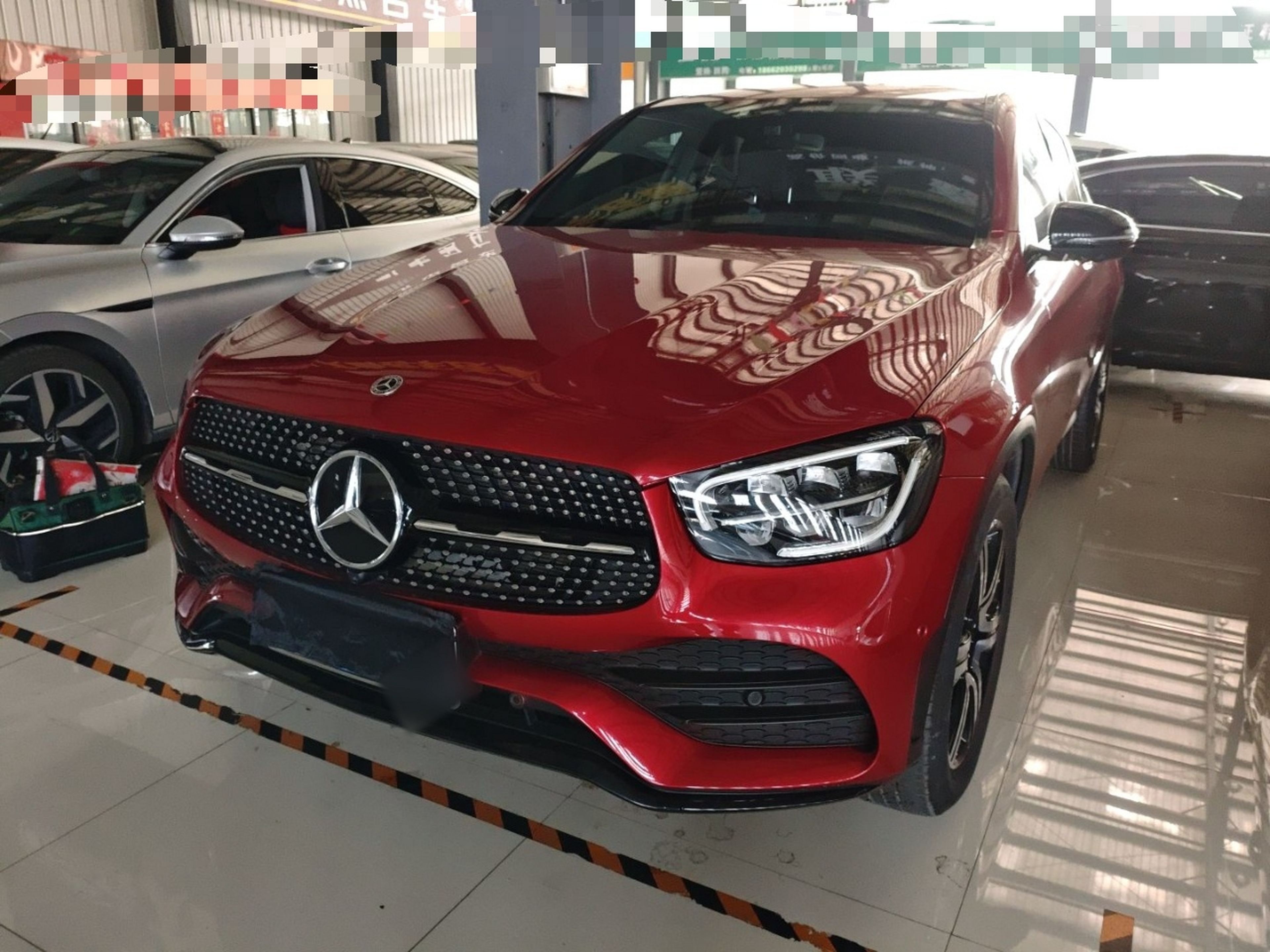 Под передней частью автомобиля