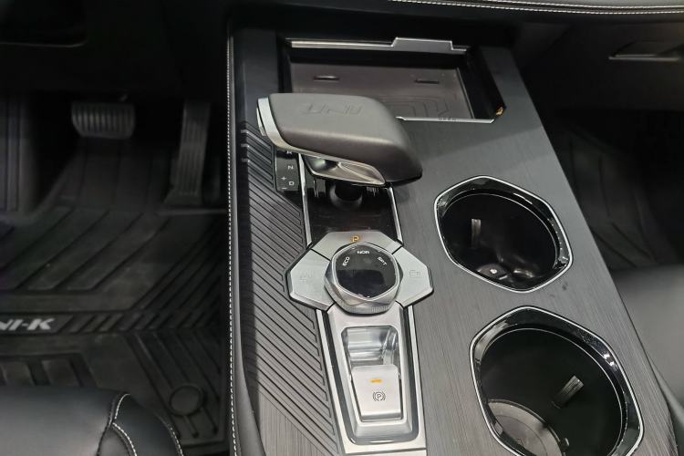 Used Changan UNI-K 2024 2.0T Two-Wheel Drive YueShang Trim
