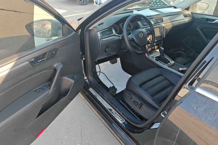 Used Volkswagen Passat 2017 330TSI DSG Luxury Edition
