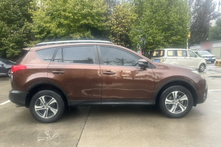 Used Toyota RAV4 2015 2.0L CVT Two-Wheel Drive Fashion Edition
