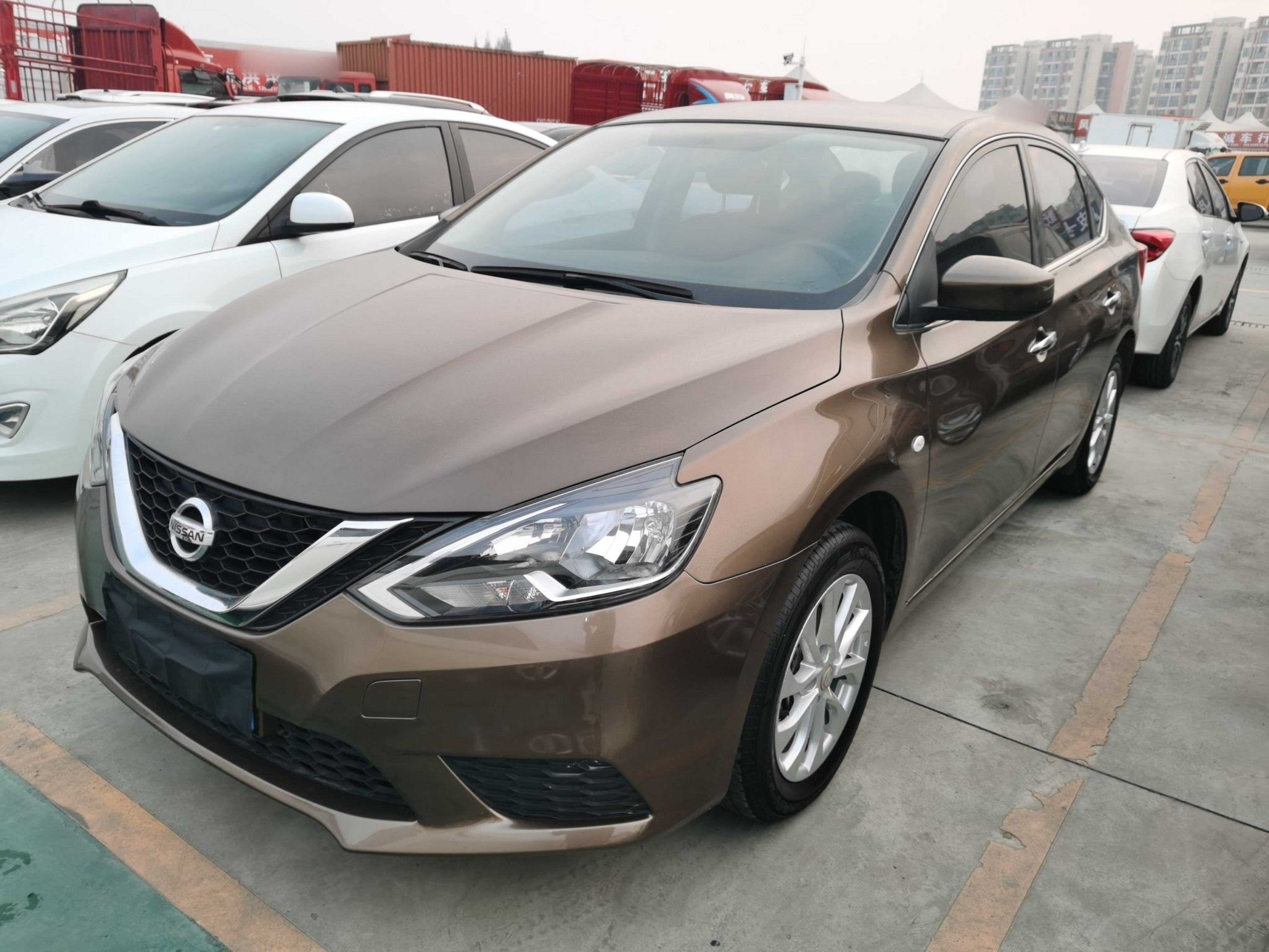 تحت مقدمة السيارة