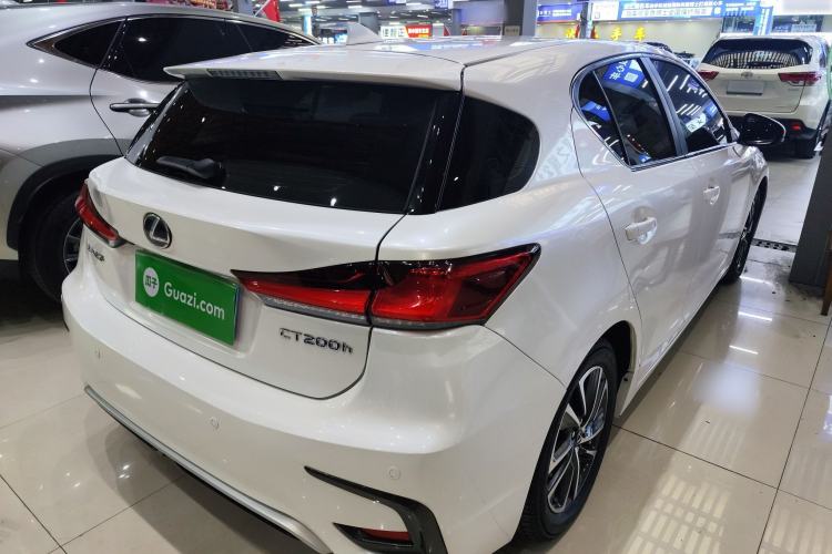 Used Lexus CT 2017 CT200h Comfort Edition Monochrome China VI
