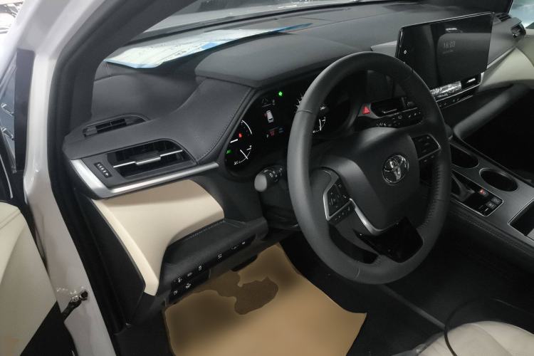 Used Toyota Sienna 2024 2.5L Hybrid Luxury Edition
