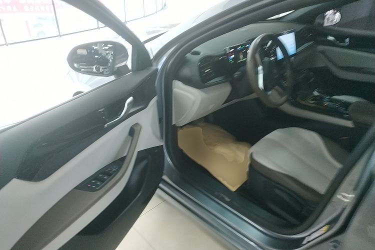 Used BYD Qin PLUS 2024 HONOR Edition DM-i 55KM Leading Model
