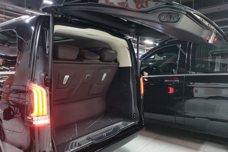 Used Mercedes-Benz V-Class 2024 V 300 L Long Wheelbase Luxury Edition
