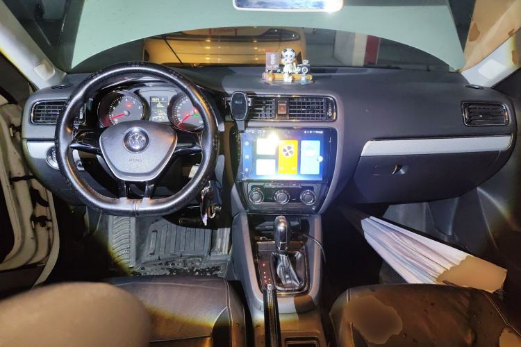 Used Volkswagen Sagitar 2015 1.6L Automatic Comfort Model
