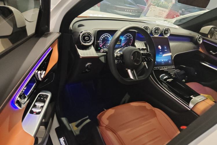 Used Mercedes-Benz GLC 2023 Facelift GLC 260 L 4MATIC Luxury Version 5 Seats
