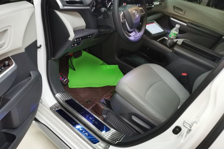 Used Toyota Granvia 2024 2.5L Hybrid Comfort Edition
