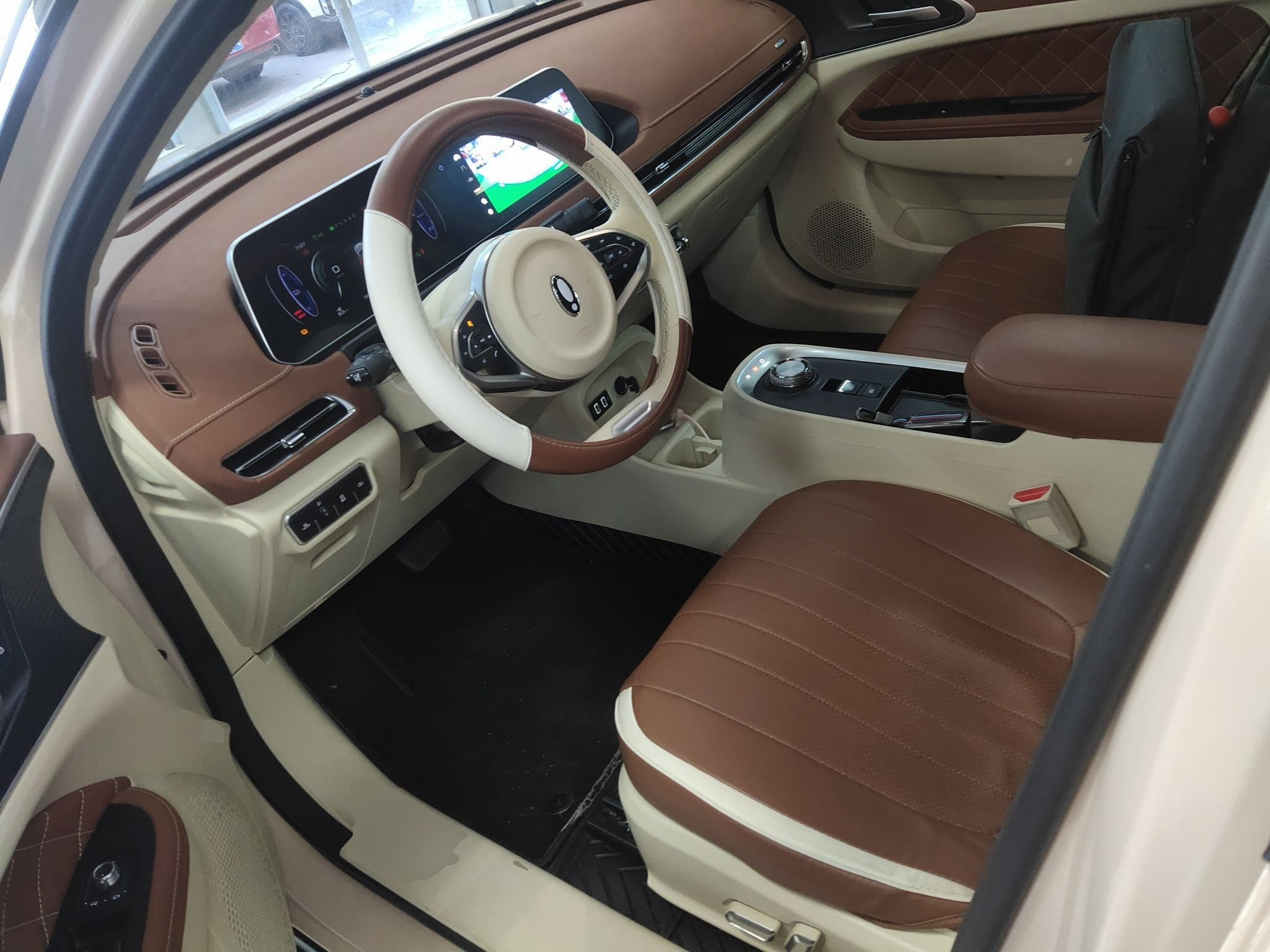 Переднее сиденье в автомобиле