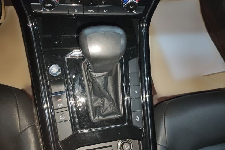 Used Volkswagen Phideon 2019 380TSI Two-Wheel Drive Business Edition China VI Standard
