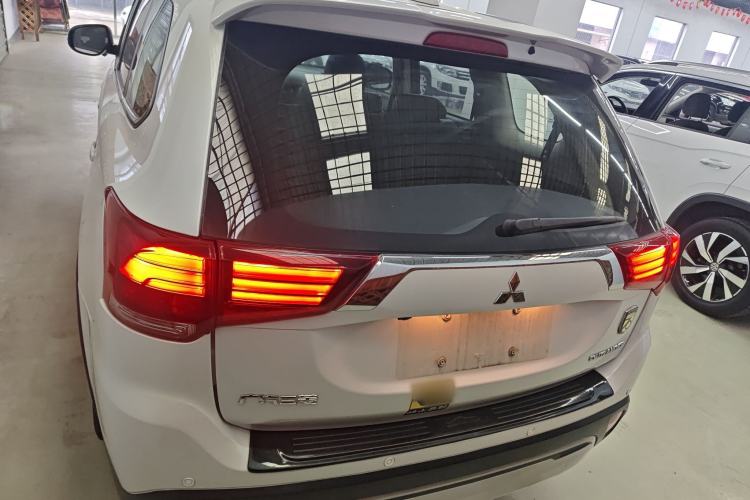 Used Mitsubishi Outlander 2019 2.0L Two-Wheel Drive Comfort Edition 7-Seater China VI Standard
