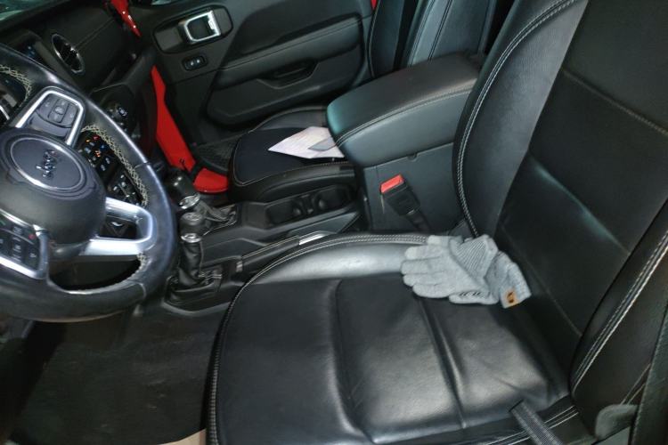 Used  Wrangler 2019 2.0T Sahara Four-Door Version China VI Emission Standard