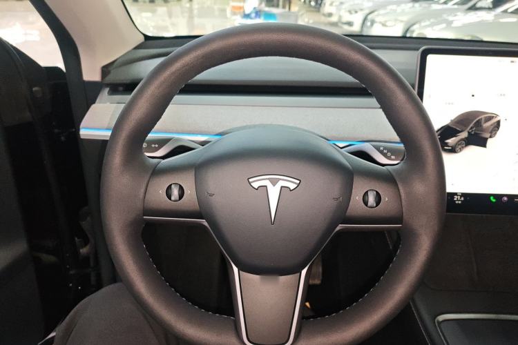Used Tesla Model Y 2023 Rear-Wheel-Drive Version
