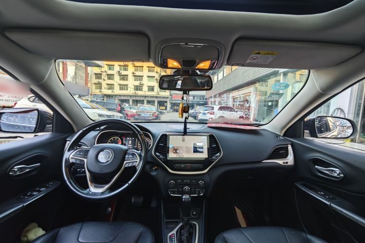 Used  Cherokee 2017 2.4L Leading Edition
