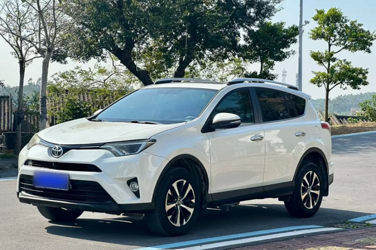 Used Toyota RAV4 2016 2.0L CVT Two-Wheel Drive Fashion Edition China V Standard