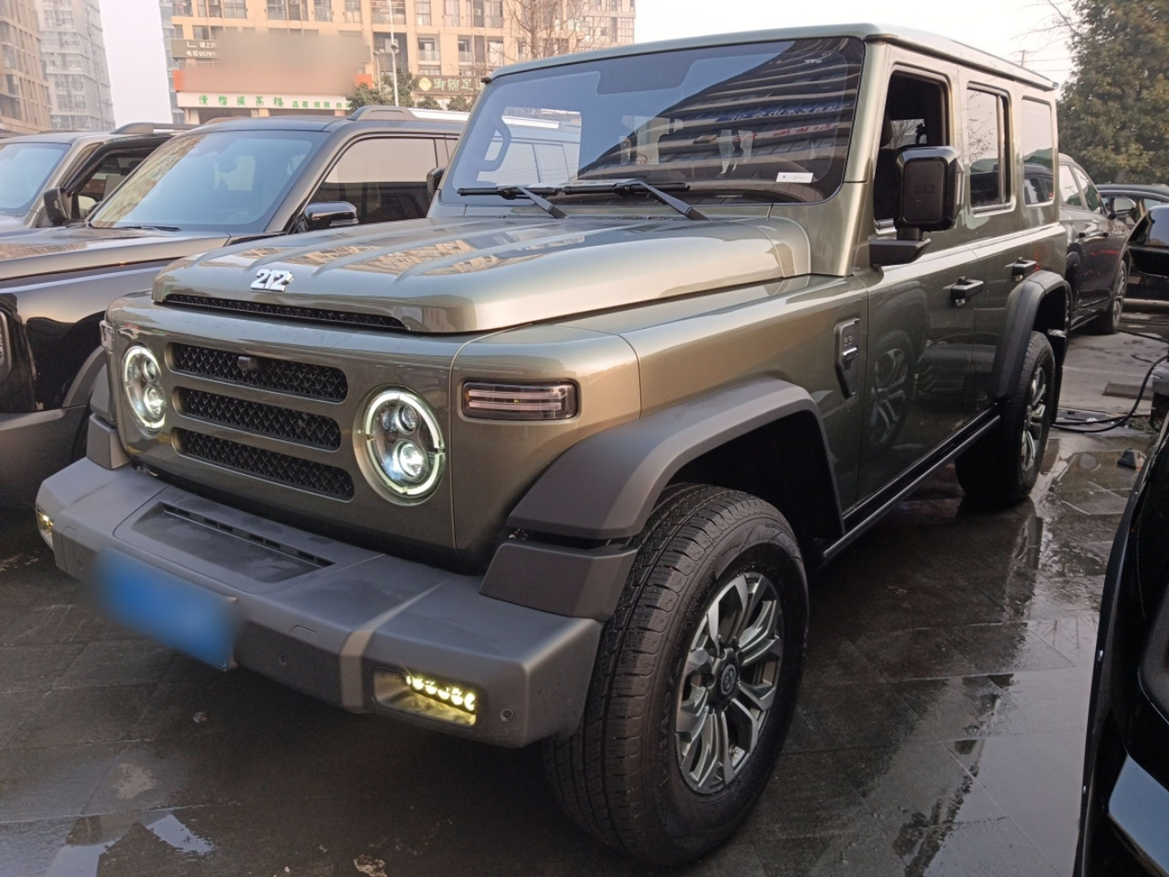 تحت مقدمة السيارة