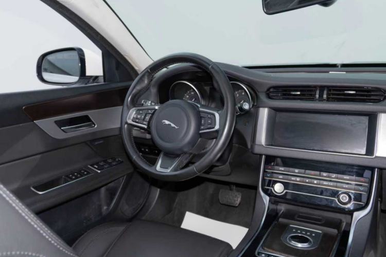 Used Jaguar XFL 2019 XFL 2.0T 200 PS Two-Wheel-Drive Elite Edition
