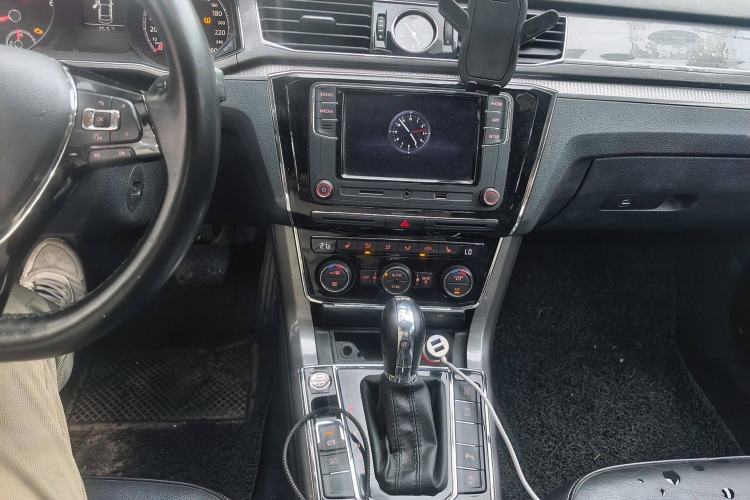 Used Volkswagen Passat 2017 330TSI DSG Luxury Edition
