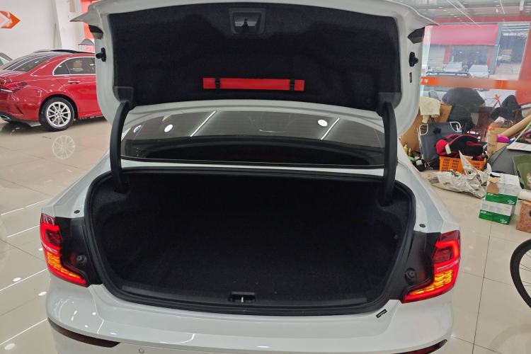 Used Volvo S60 2023 B4 Zhiyuan Luxury Edition
