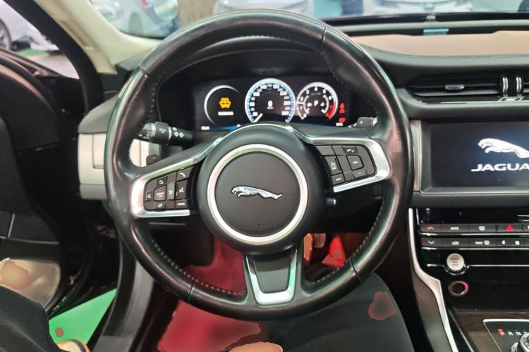 Used Jaguar XFL 2018 XFL 2.0T 250 PS Premium Edition
