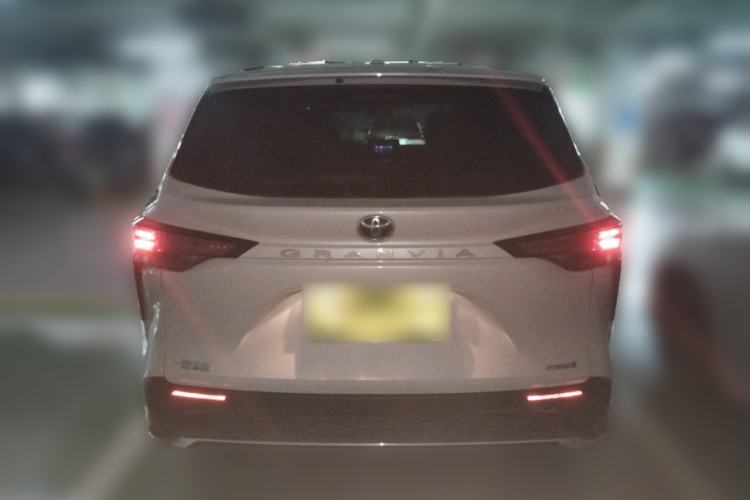 Used Toyota Granvia 2023 2.5L Hybrid Comfort Edition
