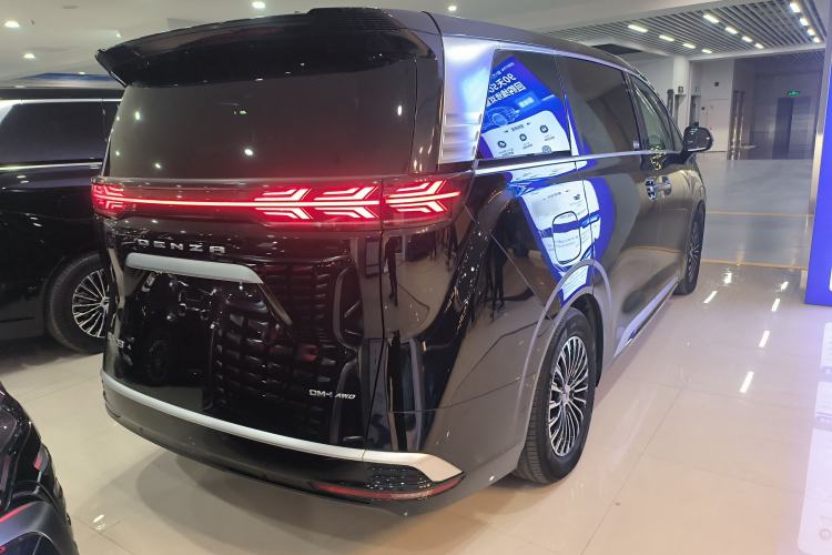 Used Denza D9 2022 DM-i 970 Four-Wheel Drive Flagship Model
