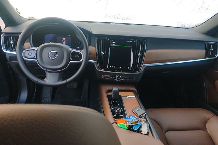 Used Volvo S90 2025 B5 Zhiyi Luxury Edition
