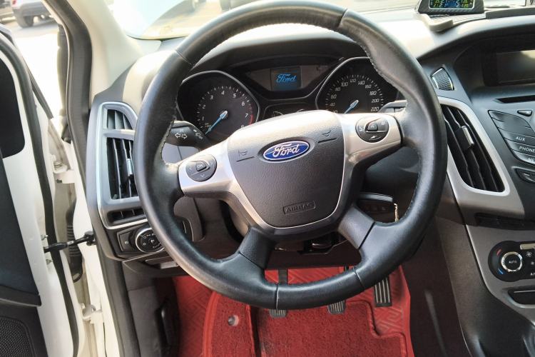 Used Ford Focus 2012 Sedan 1.6L Manual Fashion Edition
