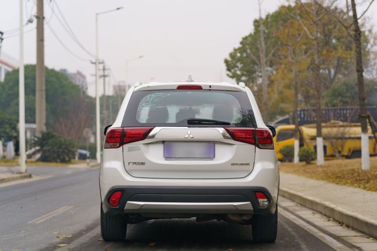 Used Mitsubishi Outlander 2018 2.0L Two-Wheel Drive Glory Edition 5 Seats