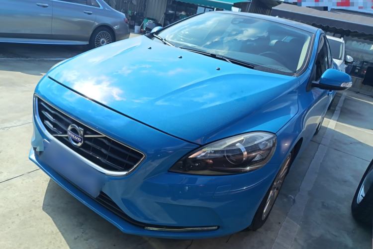Used Volvo V40 2015 1.6T Zhiyi Edition
