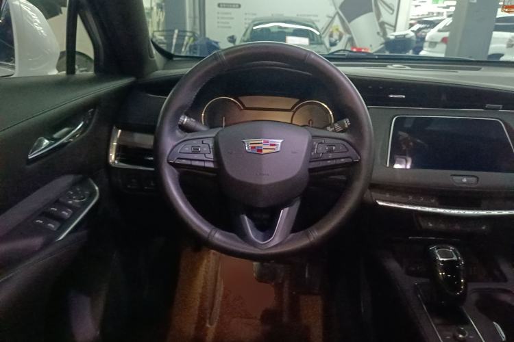 Used Cadillac XT4 2018 28T Two-Wheel Drive Leading Version
