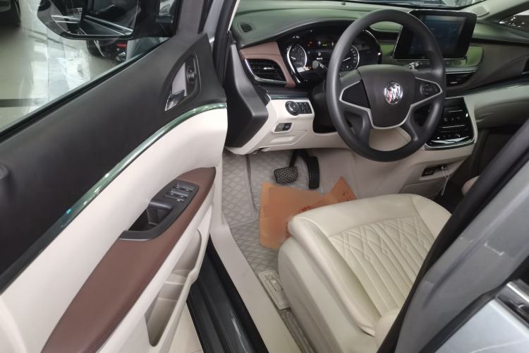 Used Buick GL8 2023 Land Executive Class Comfort Model